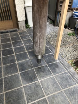 鉄製ポーチ柱交換　柱根元腐食